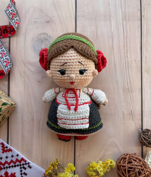 В'язана лялька маленька Україночка
